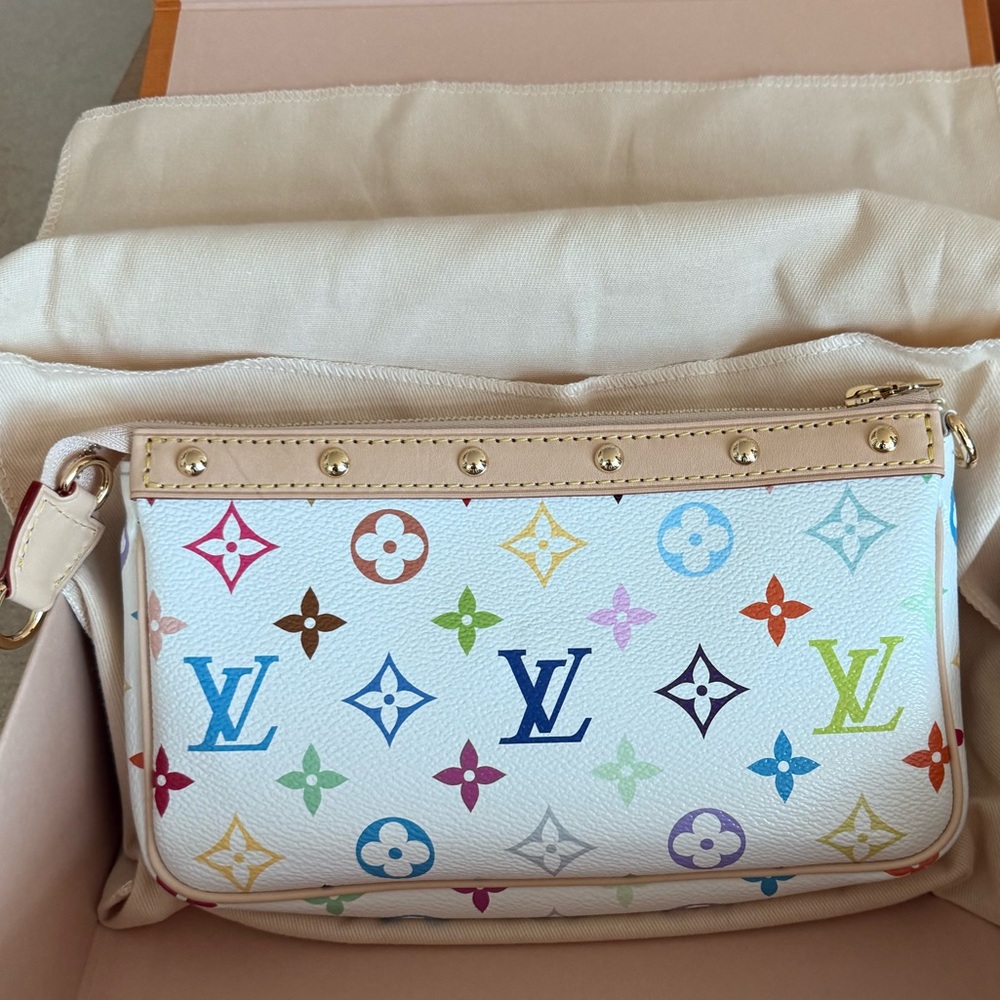 LV x TM Pochette Accessoires - Picture 11 of 11